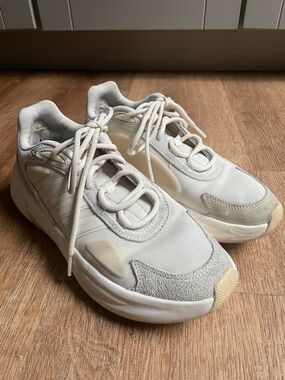 adidas Off-White / Light Beige Casual Sneakers